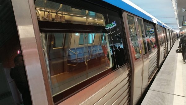 BUCUREȘTI: O persoană a căzut pe șinele de metrou la stația Obor