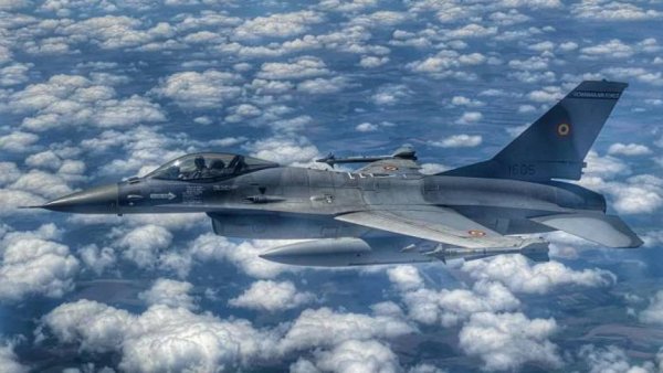 Trei avioane F-16 cumpărate de România au ajuns azi la Câmpia Turzii