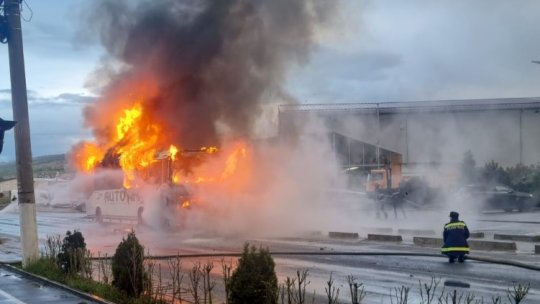 CARAȘ-SEVERIN: Autobuz cu 30 de elevi, cuprins de flăcări la Moldova Nouă