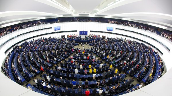 Alegeri 2024: Dezbatere între aspiranţii la șefia Comisiei Europene