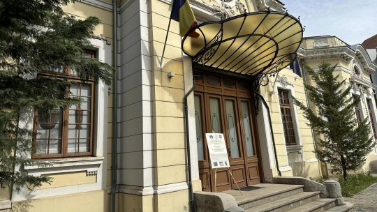 Expoziţia "Vechi cărţi româneşti cu steme domneşti şi stihuri poeticeşti", la Palatul Șuțu din București