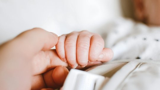 Mamele minore care au împlinit 16 ani ar putea decide pentru ele și copiii lor