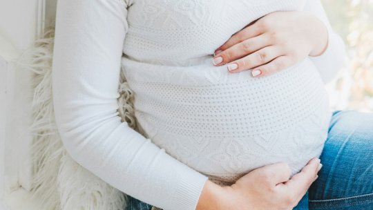 Un nou drept pentru femeile însărcinate, mamele cu nou-născuți și părinții singuri