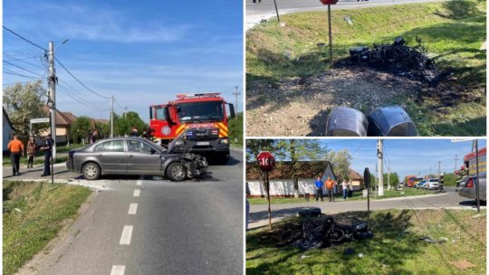 ARAD: O motocicletă a luat foc după ce s-a lovit de o mașină pe DN7