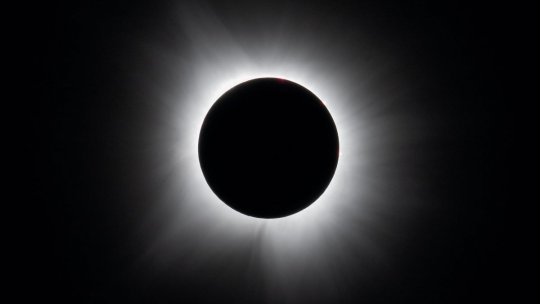 Eclipsa totală de soare, surprinsă în imagini spectaculoase, inclusiv din spațiu | FOTO & VIDEO