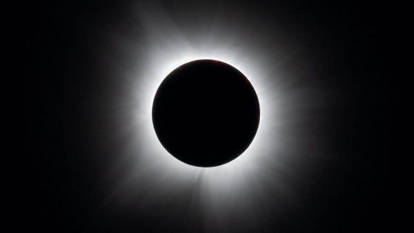 Eclipsa totală de soare, surprinsă în imagini spectaculoase, inclusiv din spațiu | FOTO & VIDEO