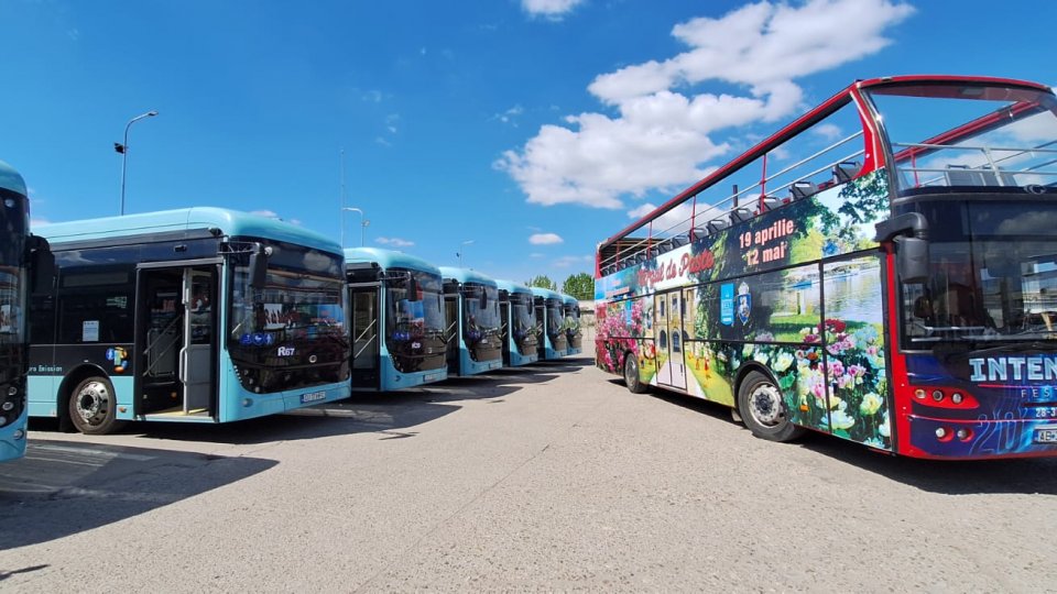 Autobuzul turistic revine pe străzile Craiovei