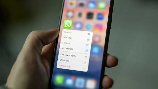 Zeci de milioane de oameni folosesc WhatsApp în țările în care aplicația este interzisă