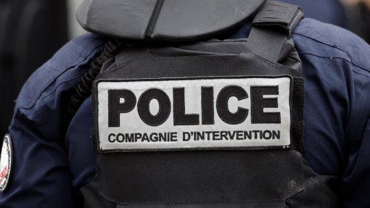 Franţa: Doi poliţişti au fost împuşcaţi într-o secție de poliție din Paris