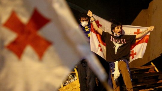 GEORGIA: Protestatarii au blocat o importantă intersecţie din capitala Tbilisi