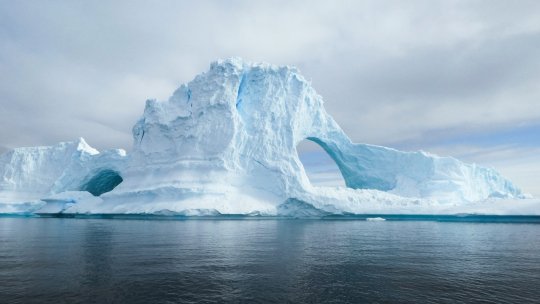 Un aisberg mai mare decât Bucureștiul s-a desprins din banchiză, în Antarctica