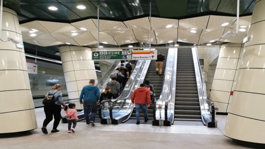 București: Un bărbat a căzut pe șina de metrou