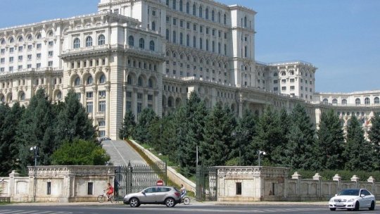 Angajații Camerei Deputaților, un nou protest în fața sălii de plen