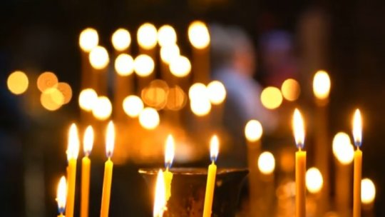 Lumina Învierii va fi adusă în țară de reprezentantul Patriarhiei Române la Locurile Sfinte