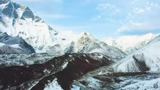 Justiţia nepaleză limitează numărul de permise pentru escaladarea Everestului