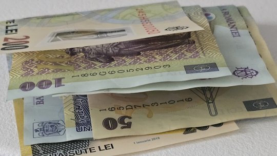 Tot mai mulți români își fac credite de consum