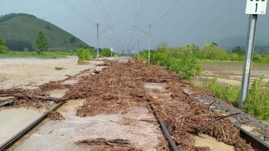 SIBIU: O viitură a blocat temporar traficul feroviar