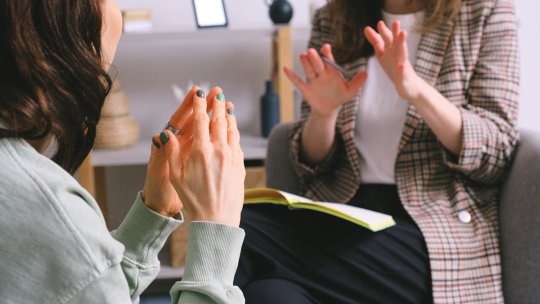 Consiliere psihologică gratuită pentru părinții din România ai căror copii au murit
