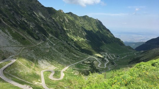Circulația pe Transfăgărăşan va fi redeschisă vineri, doar în timpul zilei
