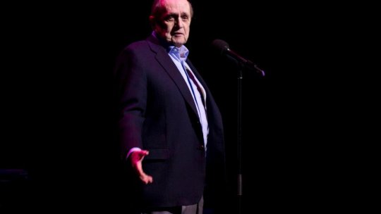 Comicul Bob Newhart, care l-a interpretat pe Profesorul Proton din „Teoria Big Bang”, a murit la 94 de ani