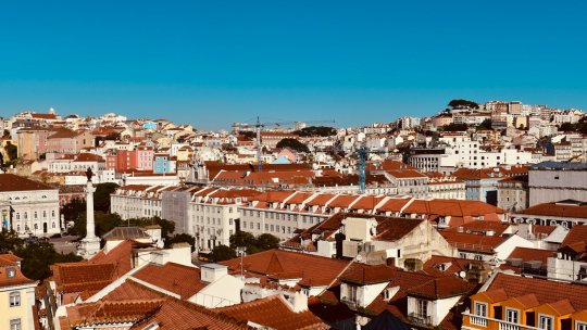 Portugalia: O măsură adoptată în sprijinul tinerilor care vor să își cumpere case generează controverse