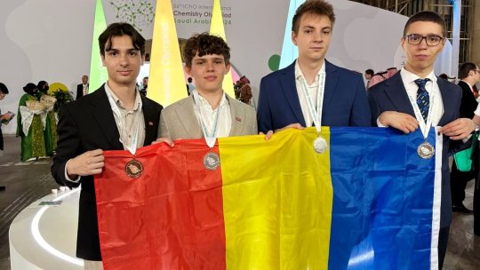 Trei medalii de aur şi două de argint pentru elevii români la Olimpiada Internațională de Fizică