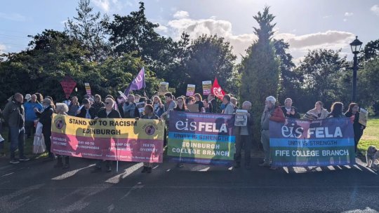Regatul Unit: Sute de oameni au manifestat împotriva rasismului, la Edinburgh şi Glasgow