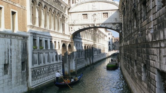 ITALIA: Primăria din Veneția angajează gondolieri. Care sunt cerințele