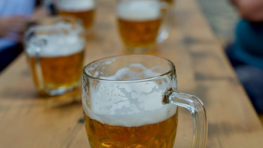 Peste 1,85 de milioane de sticle de bere cu rugină, retrase de ANPC de la vânzare