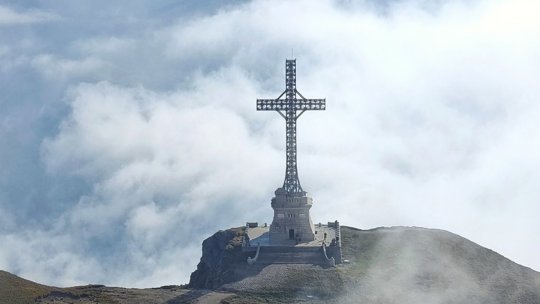 Ceremonie militară şi religioasă la Crucea Caraiman, organizată de MApN