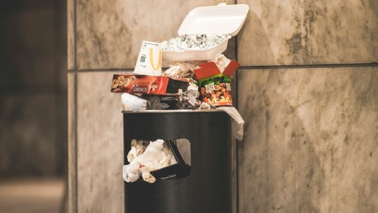 Eurostat: 59,2 milioane de tone de deşeuri alimentare, generate de UE în 2022. Ce cantitate de alimente a aruncat România