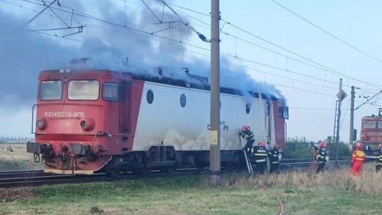 PRAHOVA: Incendiu la locomotiva unui tren în care se află aproximativ 100 de călători