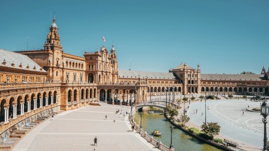SPANIA: 94 de milioane de turişti străini în 2024, ale căror cheltuieli au însumat 126 de miliarde de euro