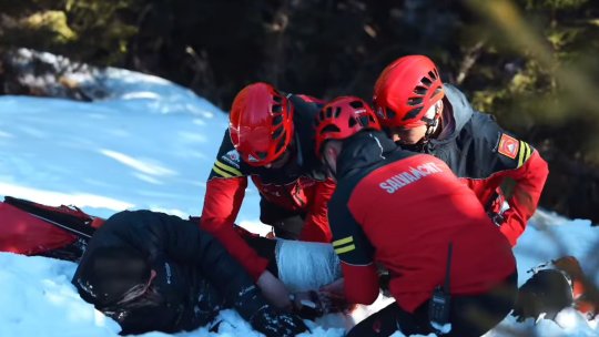 140 de persoane, salvate de pe munte în decursul a 24 de ore