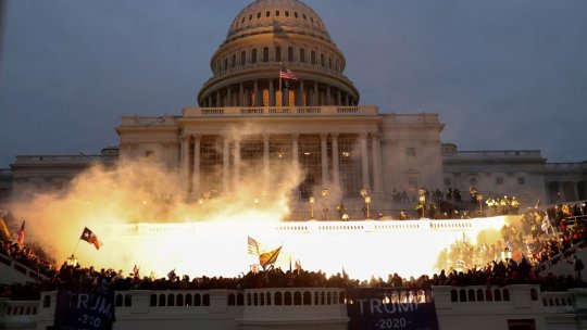 SUA: Un bărbat grațiat de Donald Trump după asaltul asupra Capitoliului, împușcat mortal de un polițist