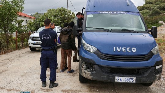 GRECIA: O barcă pneumatică ce transporta 38 de migranți s-a scufundat. Patru persoane au murit