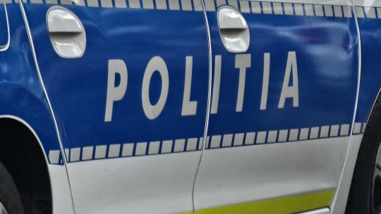 Poliţişti de la Serviciul de Înmatriculări Dolj, reținuți pentru luare de mită