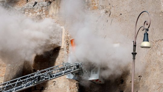 ITALIA: Două părți dintr-un turn medieval din centrul Romei s-au prăbușit. Un muncitor a fost rănit, iar alltul a rămas blocat