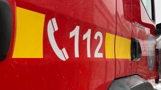 Giurgiu: Zeci de persoane evacuate dintr-un bloc, din cauza unui incendiu izbucnit de la o candelă