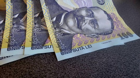 INS: Salariul mediu net a crescut cu 257 de lei și a ajuns la 5.645 de lei, în decembrie