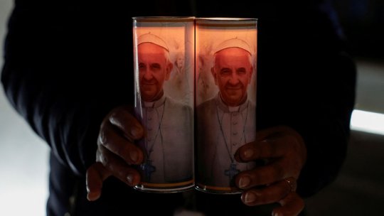 Papa Francisc are pneumonie, anunță Vaticanul