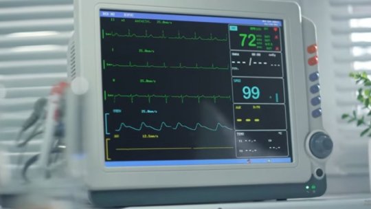 Un minor din Târgu Neamț, electrocutat după ce s-ar fi urcat pe vagonul unui tren aflat în triajul gării