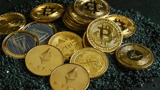 Propagandă împotriva NATO la Bruxelles, plătită cu criptomonede de hackeri pro-ruși