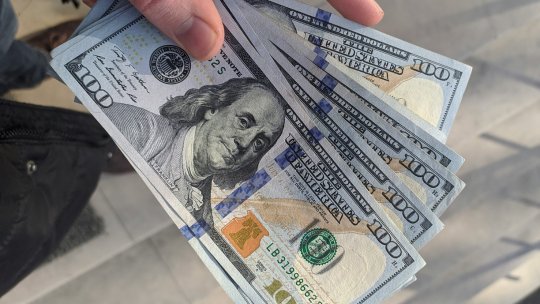 SUA: Americanii cu venituri sub 150.000 de dolari pe an ar putea fi scutiți de la plata impozitelor