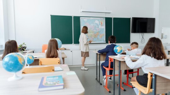 Salvaţi Copiii: Peste o jumătate dintre elevi din România nu le dau profesorilor un feedback. Care sunt motivele