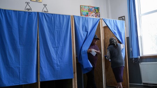 EFE: O Românie mai polarizată ca oricând se confruntă cu o ciocnire între două modele de ţară