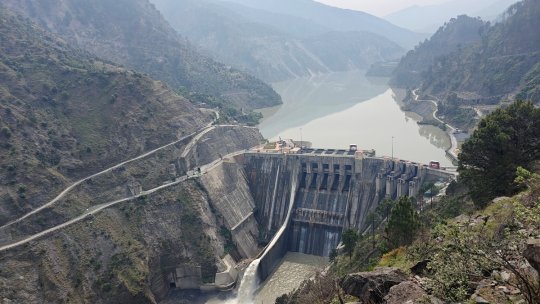 India lasă Pakistanul fără apă, într-o măsură pe care liderii de la Islamabad au calificat-o drept „un act de război”