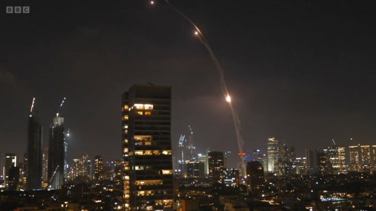 Victime de ambele părți în urma valurilor de atacuri nocturne dintre Iran și Israel