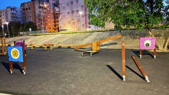 SATU MARE: Inaugurat recent, un loc de joacă de pe malul Someșului a fost vandalizat de turiști străini