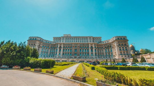 Sindicaliştii din Senat vor să fie demontate antenele şi echipamentele de pe Palatul Parlamentului: „Sănătatea noastră nu este un moft bugetar”